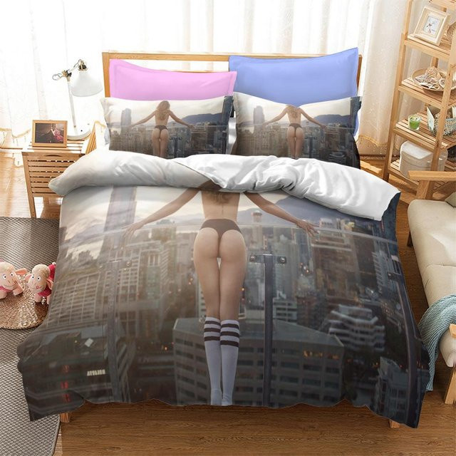 Bettwäsche Set Lodestar mit Bikini-Gesäß-Print, Bettbezug und Kissenbezug, Mehrfarbig, B/H: 172 x 218 cm - Bild 1