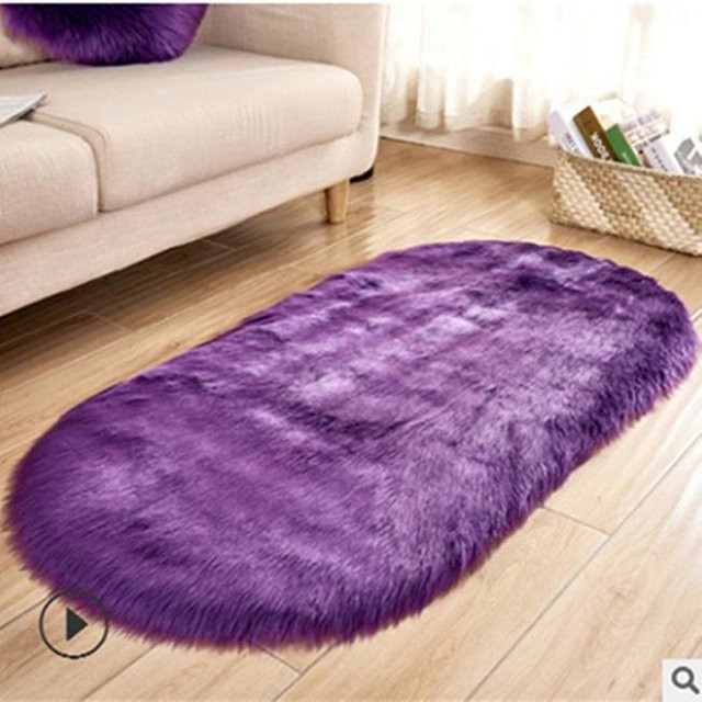 Boho Berry Ovaler Kunstfell-Teppich in Violett und Weiß, Flauschiger Langhaar-Bereichsteppich aus Polyacryl, B x T: 60 x 120 cm - Bild 1