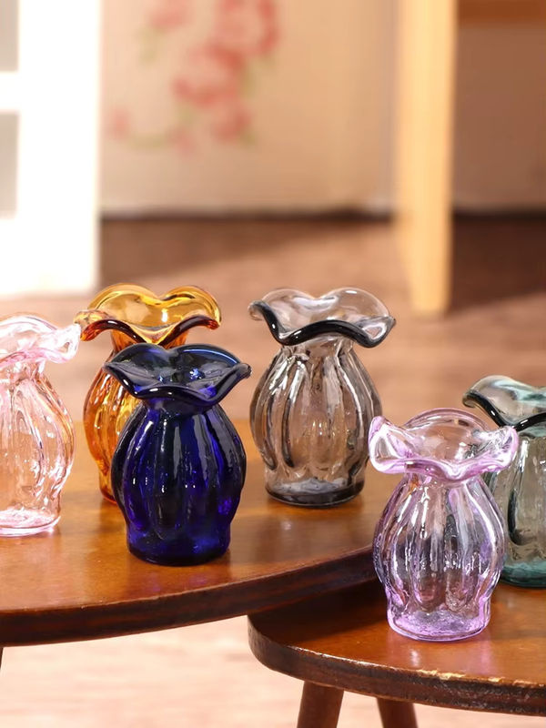 Miniatur Glasvase mit lila Blumenarrangement für dein 1:12 Puppenhaus und Weihnachtsdekoration - Bild 7