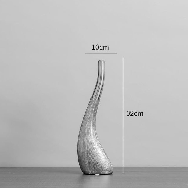 Abstrakte Keramikdekoration in Silber, gebogene Flaschenform als Tischdekoration für dein Wohnzimmer - Bild 1
