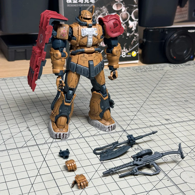 Bandai Gundam HG 1/144 Zaku II F Solari Requiem For Vengeance, Modellbausatz, Actionfigur - Bild 1