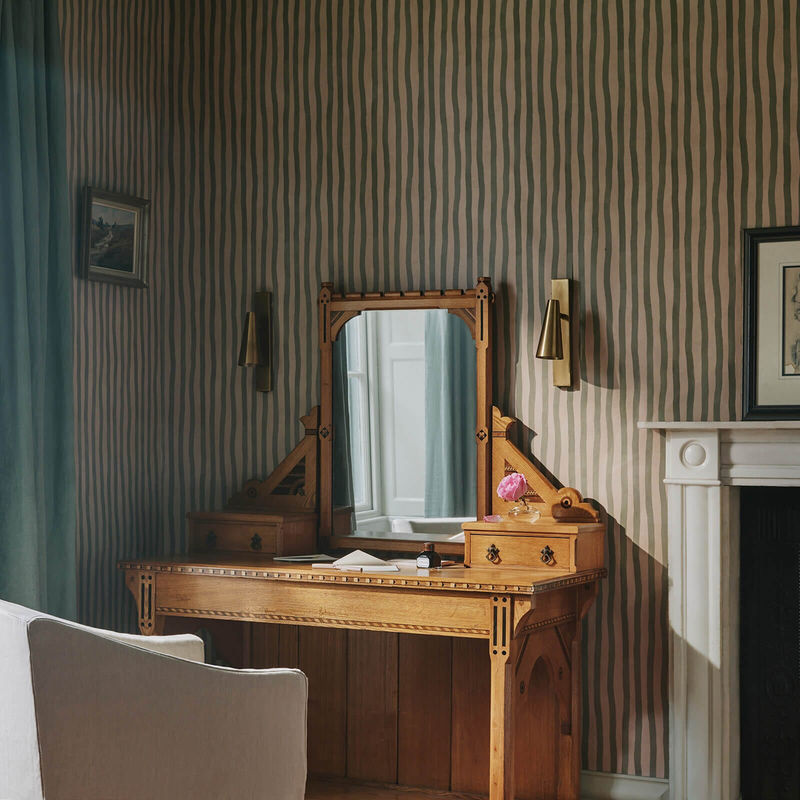 House of Hackney Tapete Artists Stripe in Sap/Alabaster mit abstraktem Streifenmuster aus Vlies - Bild 3