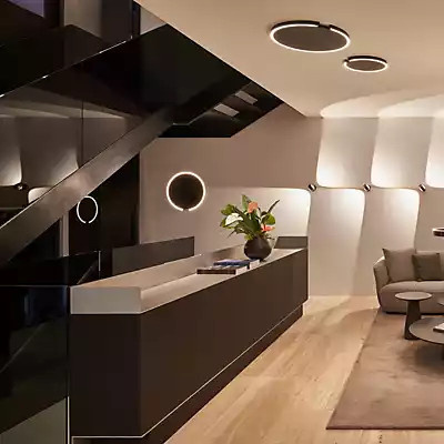 Occhio Mito Soffitto 60 Up Lusso Wide LED Wand- und Deckenleuchte in Roségold mit weißer Lederabdeckung - Bild 1