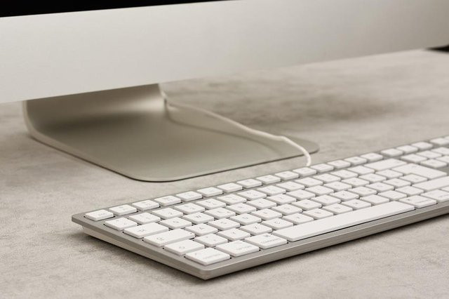 Cherry KC 6000 SLIM Tastatur mit USB-C, QWERTY-Layout und CHERRY SX Scissor-Schaltern in Silber - Bild 1