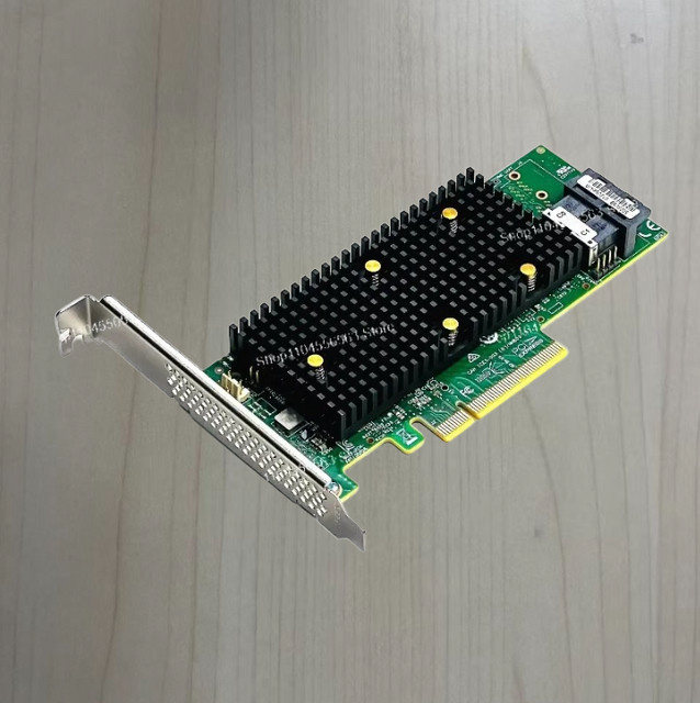 LSI 9400-16i/8i HBA PCIe 12 Gbit/s 16-Port IT-Modus JBOD in Schwarz inklusive 4x SFF-8643 SAS-Kabel - Bild 1