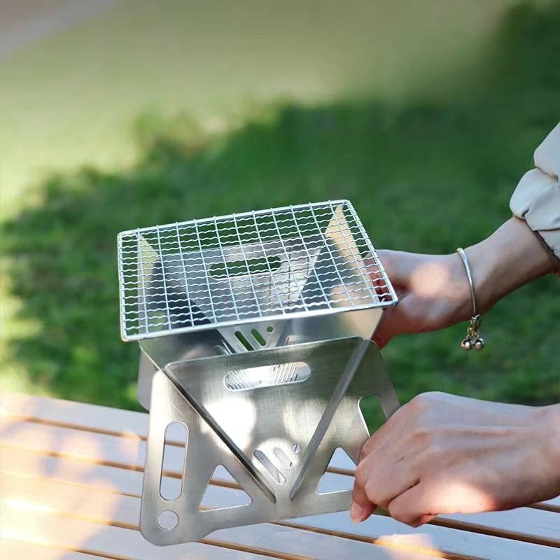 Tragbarer Multifunktions-Grill als faltbarer Mini-Holzofen für Outdoor und Garten - Bild 5