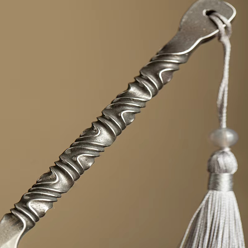 Retro Pu'er Tee Messer aus Metall in Silber für die Teezeremonie zum Zerteilen von Teegeschmacksblöcken - Bild 2