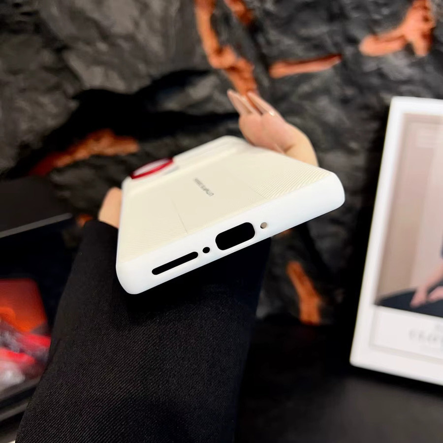 Luxuriöse harte PU Schutzhülle für Nubia Z80 Ultra und ZTE Nubia Z80 Z70 Ultra in Weiß - Bild 6