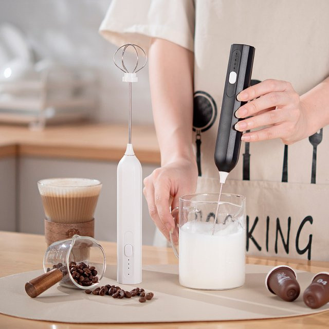 Elektrischer Milchaufschäumer und Handmixer von XIADYINJIA in Weiß für Sahne, Teig und Kaffee - Bild 1
