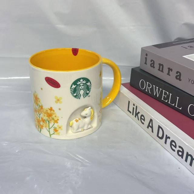 Starbucks Herbst Osmanthus Keramikbecher mit 3D-Pony in Gelb und Multicolour, 355 ml - Bild 1