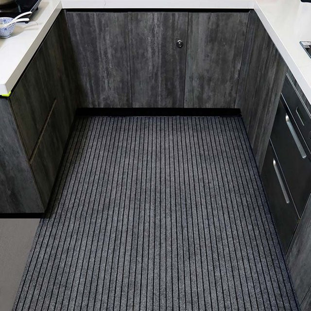 Rutschfester und pflegeleichter gestreifter Teppich von VIKAMA aus Polyester für Küche und Eingangsbereich in minimalistischem Design - Bild 1