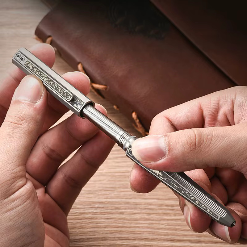 Multifunktionaler Titan Taktischer Stift in Grau als EDC Survival Schreibstift mit Fensterbrecher und Schlüsselanhänger - Bild 5