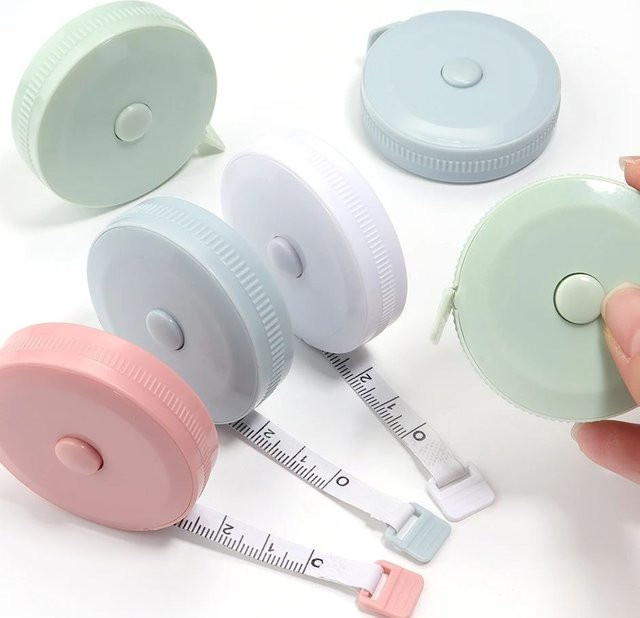 Flexibles Maßband in Grün mit 150 cm Länge für Körpermaße und Schneiderarbeiten - Bild 1