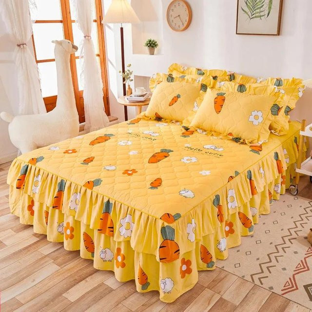 Gesteppter Bettrock mit Blumenmuster und Kissenbezug in Gelb, rutschfeste Tagesdecke aus Baumwolle und Polyester, B/T: 120 x 200 cm - Bild 1