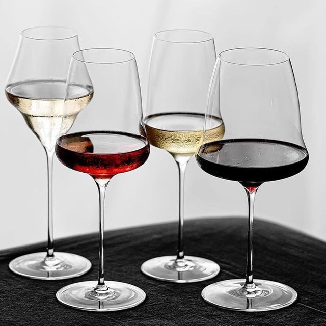 Handgefertigtes Kristall-Weißweinglas aus transparentem Glas für Champagner und Wein - Bild 1