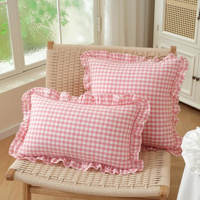 JMG Clothing Kissenbezug im französischen Stil aus Baumwolle mit Rüschenrand und Karomuster, Farbe: Pink, B/H: 30 x 50 cm - Bild 1