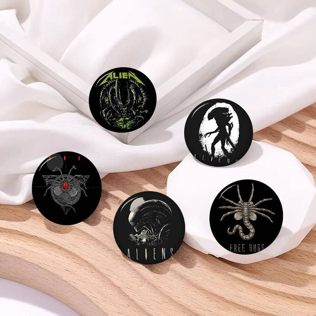 Brosche Film Alien Anime, Bunt, Cartoon-Anstecknadel - Bild 1