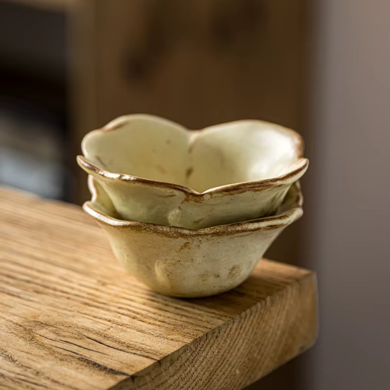 Handgekneidetes Steinzeug Soßenschale in Beige mit floralem Design für Gewürze und Desserts - Bild 2