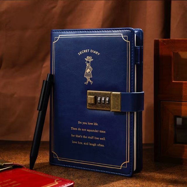 Abschließbares Tagebuch 2026 aus veganem Leder mit Hardcover und Schloss in Blau - Bild 1