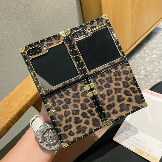 Premium Handyhülle mit Leopardenmuster und Goldrahmen aus PU-Leder für Samsung Galaxy Z Flip 5G (Modelle: Z Flip 8, 7, 6, 5, 4, 3) in Braun und Gold - Bild 1