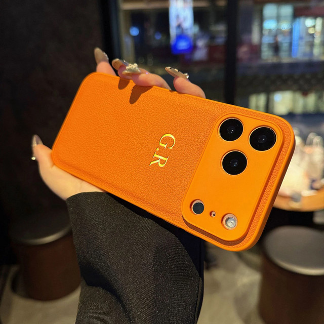 Personalisierte Kunstleder-Handyhülle mit 3D-Heißfolienprägung für iPhone 17 16 15 14 13 Pro Max Plus Air von YLUOYI in Gold und Beige - Bild 1