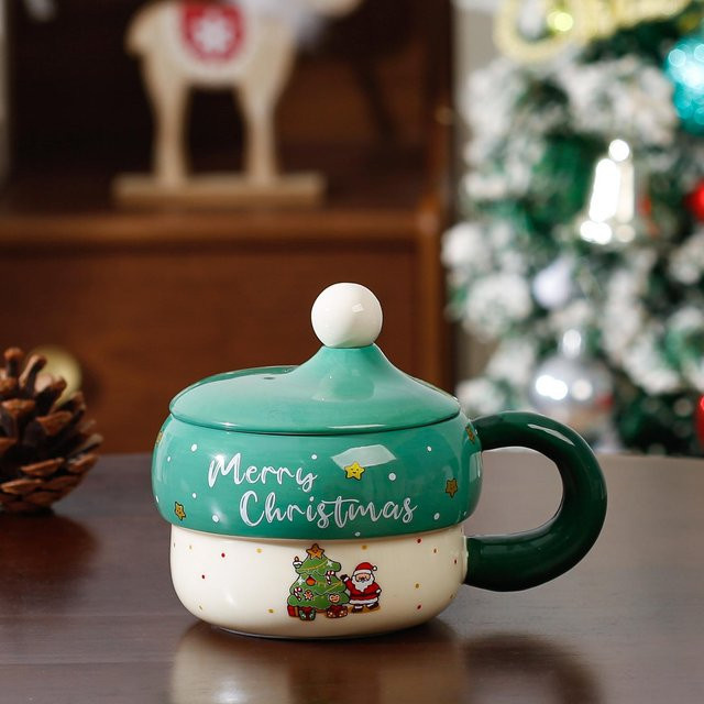 Weihnachtsmann Keramiktasse mit Cartoon-Design in Rot und Grün, 500 ml - Bild 1