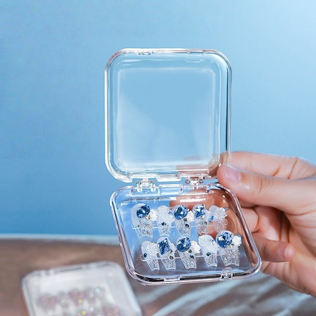 Transparente Aufbewahrungsbox aus Kunststoff mit Klappdeckel für Nagellack, Schmuck und Accessoires in Schwarz - Bild 1
