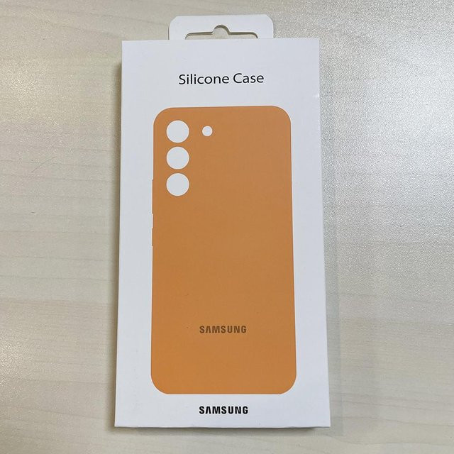 Samsung Original Flüssigsilikon Hülle für Samsung Galaxy S23, S23 Plus und S23 5G in Orange, weiche und stoßfeste Handyhülle - Bild 1
