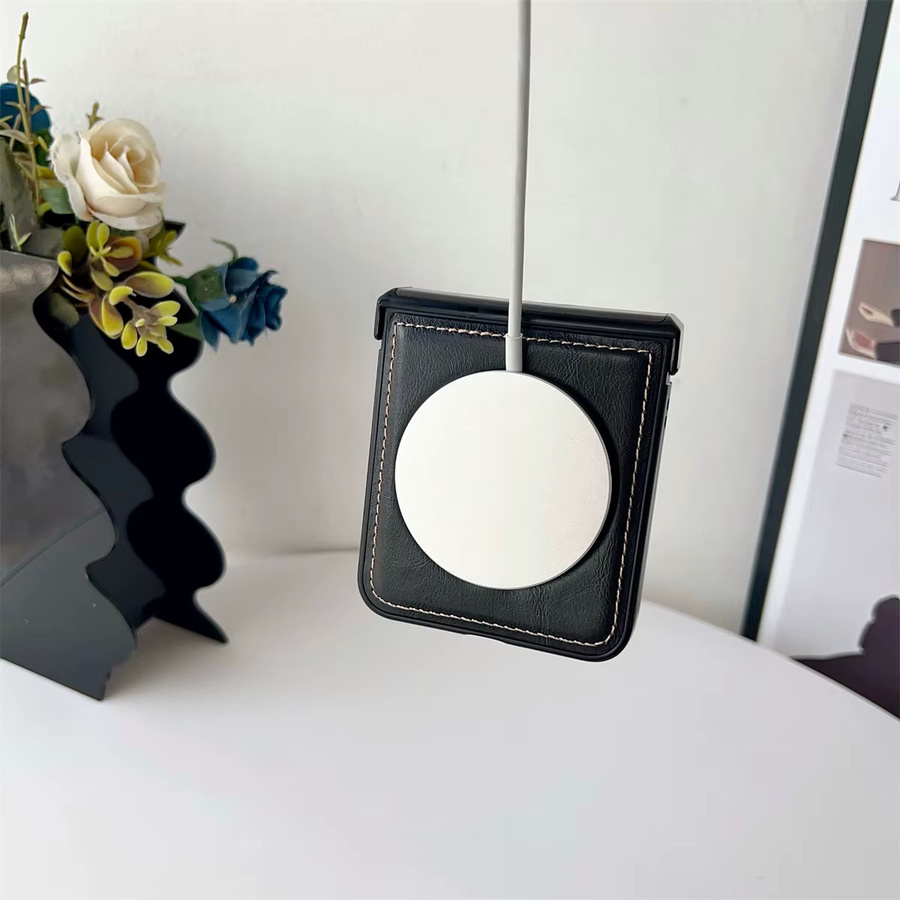 Magnetische PU-Leder Schutzhülle für Samsung Galaxy Z Flip 7, Z Flip 7 FE, Z Flip 6, Z Flip 5 und Z Flip 4 in Schwarz - Bild 3