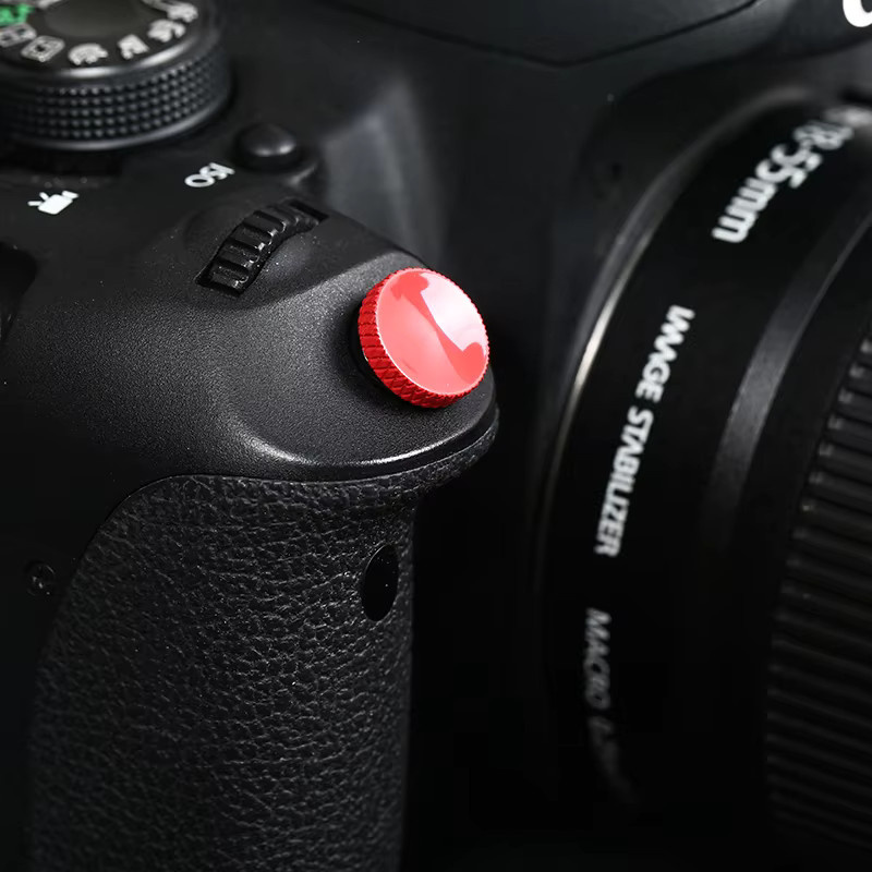 LVSHE Flacher Auslöser für spiegellose DSLR-Kameras mit 3M selbstklebender Rückseite in Schwarz oder Rot - Bild 1