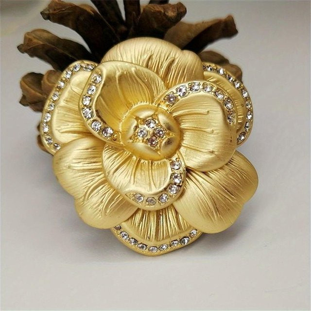 YIRAN Brosche Kamelienblüte, Goldblatt, Edelstein, Damen - Bild 1