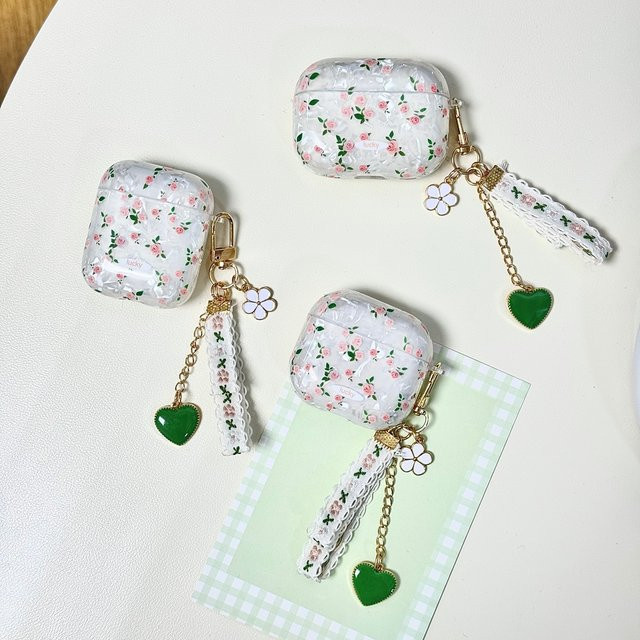 Rosa Rosen-Blumenmuster Kopfhörer-Schutzhülle mit Spitzenherz-Anhänger für Apple AirPods 1, 2, 3, 4 und Pro 2 in Pink und Multicolour - Bild 1