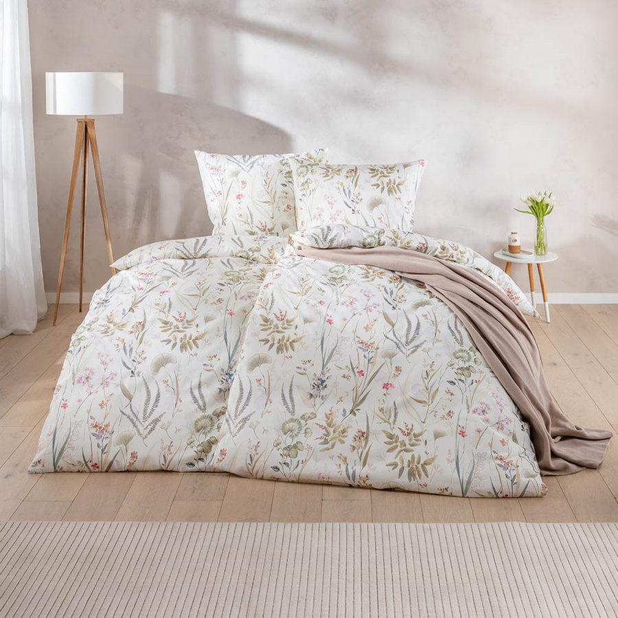 Estella Mako-Satin Bettwäsche aus gekämmter Baumwolle mit floralem Gräser- und Wiesenblumen-Design in Creme/Beige, B/H: 155 x 220 cm und 80 x 80 cm - Bild 1