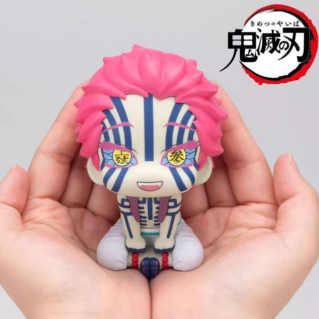 Bandai Demon Slayer Akaza Q-Version Action Puppe, Sitzende Puppe - Bild 1