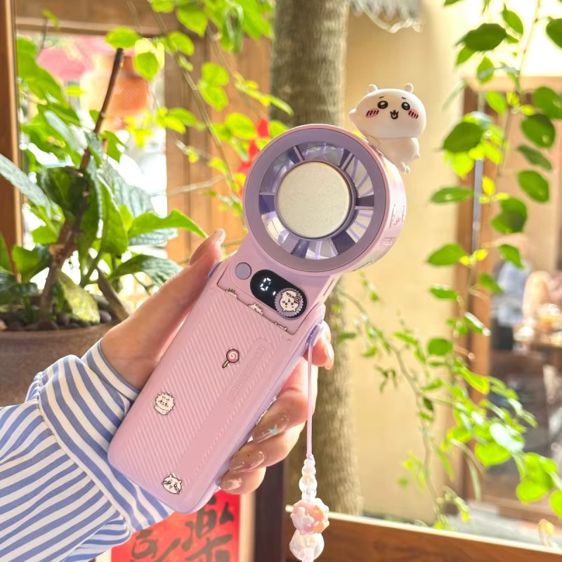 Chiikawa Mini-Handventilator mit Digitalanzeige, tragbarer USB-aufladbarer Kawaii-Ventilator für den Sommer - Bild 3