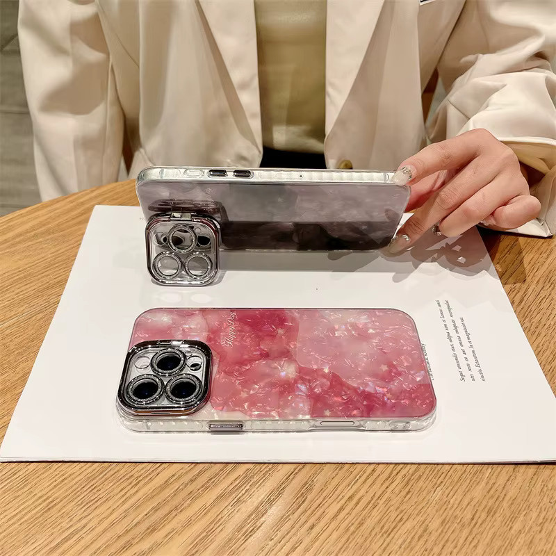 MUQGEW Handyhülle mit Glitzer-Linsenhalterung und Handgelenkkette im Farbverlauf-Muschelmuster für iPhone 16, 15, 14, 13 Pro Max, Schwarz, stoßfeste Schutzhülle - Bild 3