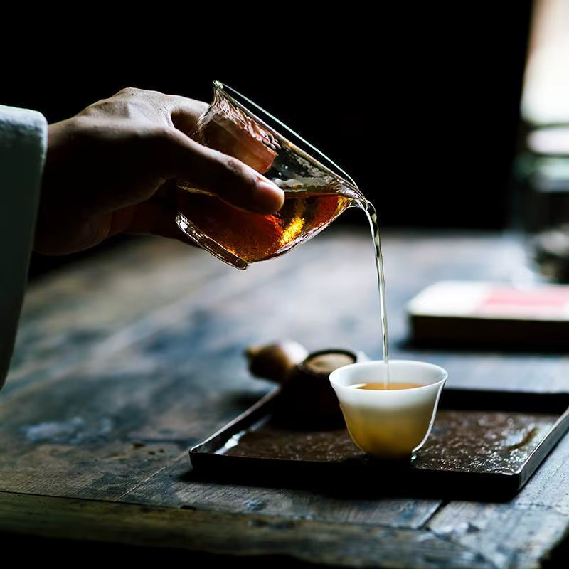 Japanisches Gongfu-Teeset aus Glas mit gehämmertem Muster in Transparent, inklusive Teekanne und Tassen - Bild 3