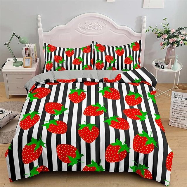 JMG Household Supplies Mädchen Erdbeere Bettwäsche Set 2-teilig aus Mikrofaser in Rot mit Wendebettbezug und Kissenbezug, B/H: 135 x 200 cm, Kissen: 50 x 70 cm - Bild 1