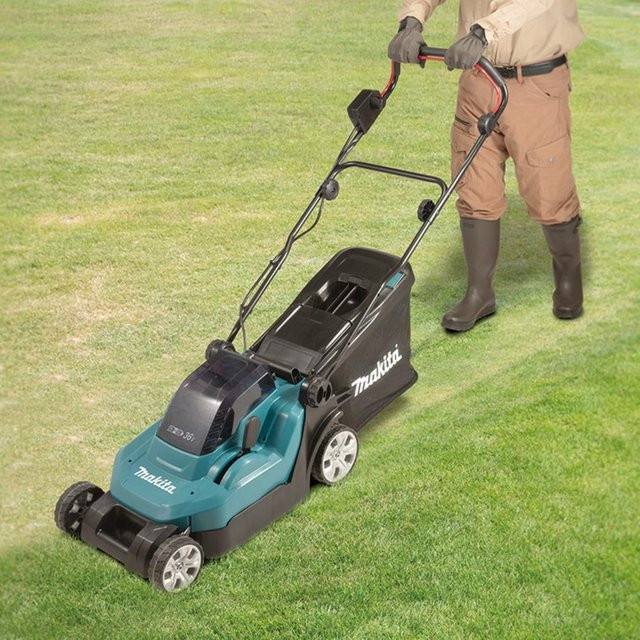 Makita Akku-Rasenmäher DLM382PM2 mit 2x 18V 4Ah Akkus und Ladegerät - Bild 2
