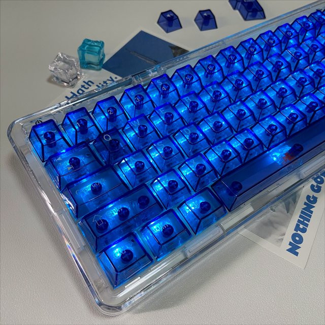 Transparente blaue Tastenkappen aus PC im Cherry-Profil mit weißen Buchstaben für mechanische Gaming-Tastaturen (60 bis 108 Layout) - Bild 1