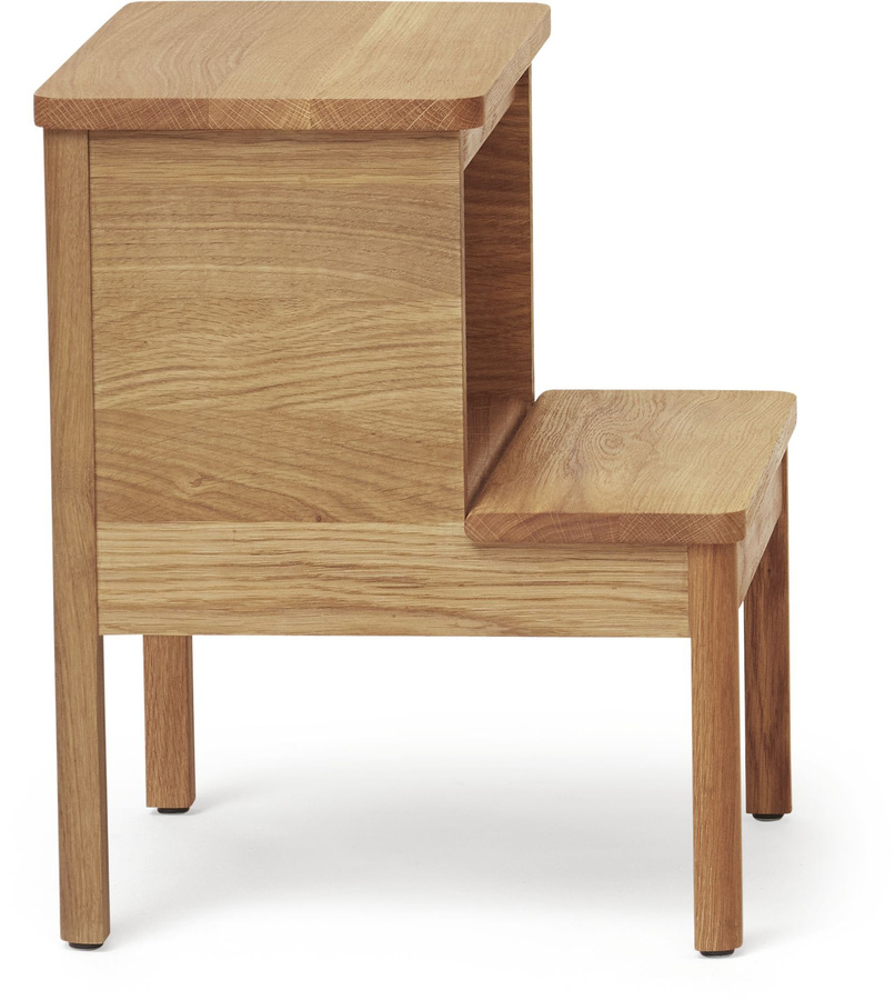 Form&Refine A Line Tritthocker aus Holz in Braun im skandinavischen Design - Bild 2
