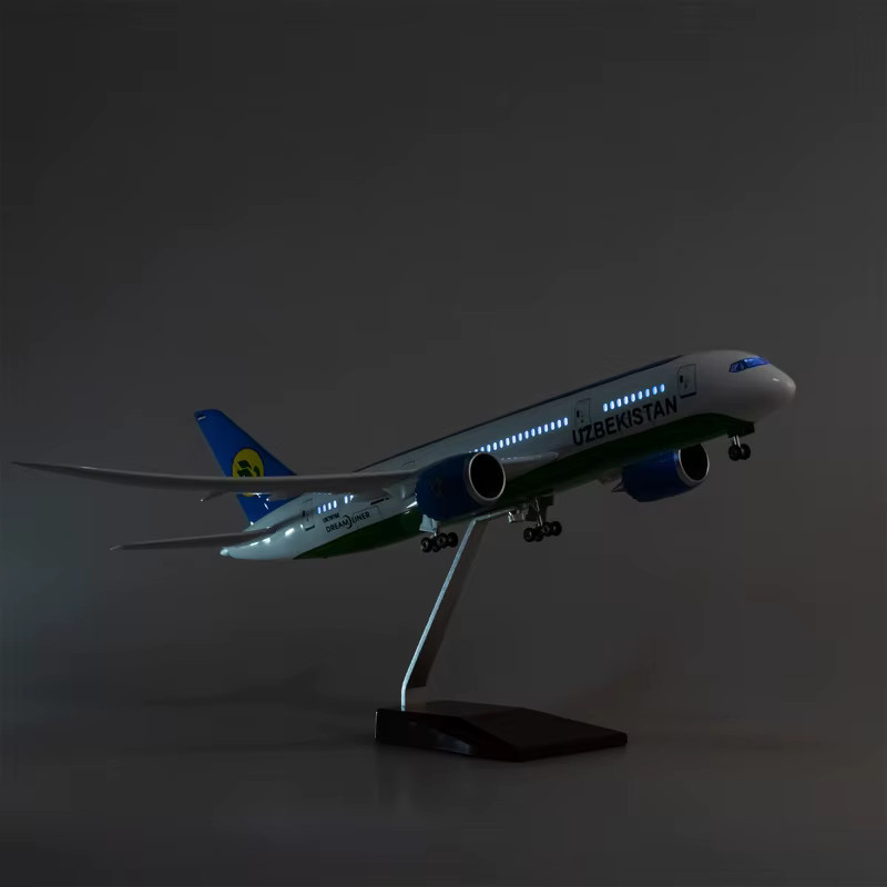 ZOCO B787 Uzbekistan Fluggesellschaft, Modellflugzeug, Harz, mit Licht und Rädern - Bild 3