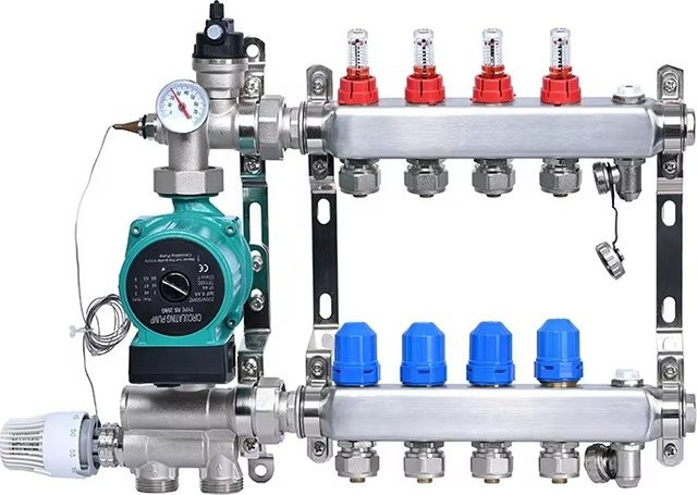 Hydronischer Fußbodenheizungsverteiler in Chrom-Optik und Silber - Bild 1