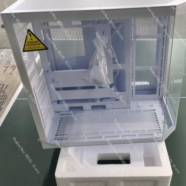 Gebogenes ATX-Gaming-Gehäuse mit gehärtetem Glas und 360 Grad Sicht in Schwarz - Bild 1