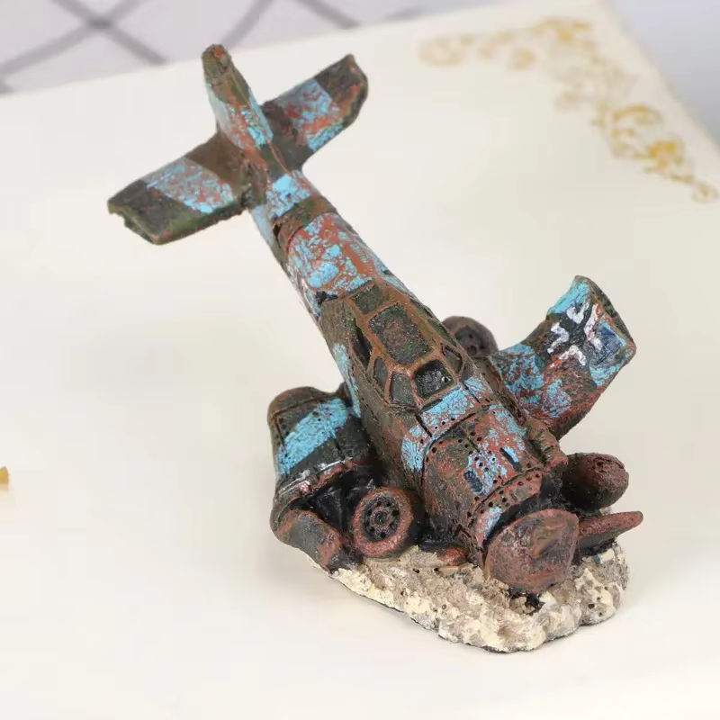 Mini Flugzeug Wrack aus Kunstharz als dekoratives Aquarium Ornament in Vintage-Optik, mehrfarbig - Bild 4