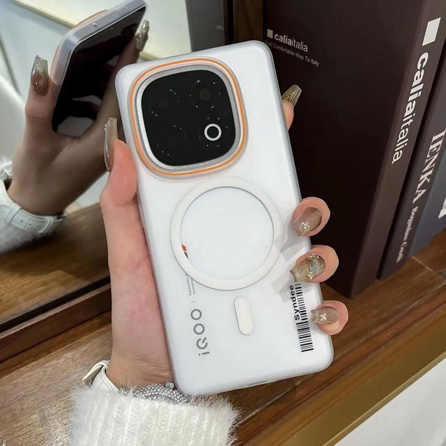 Stoßfeste magnetische PC-Hülle für VIVO IQOO Z10 Turbo Pro und IQOO Z10 Turbo Plus in Transparent Matt - Bild 1