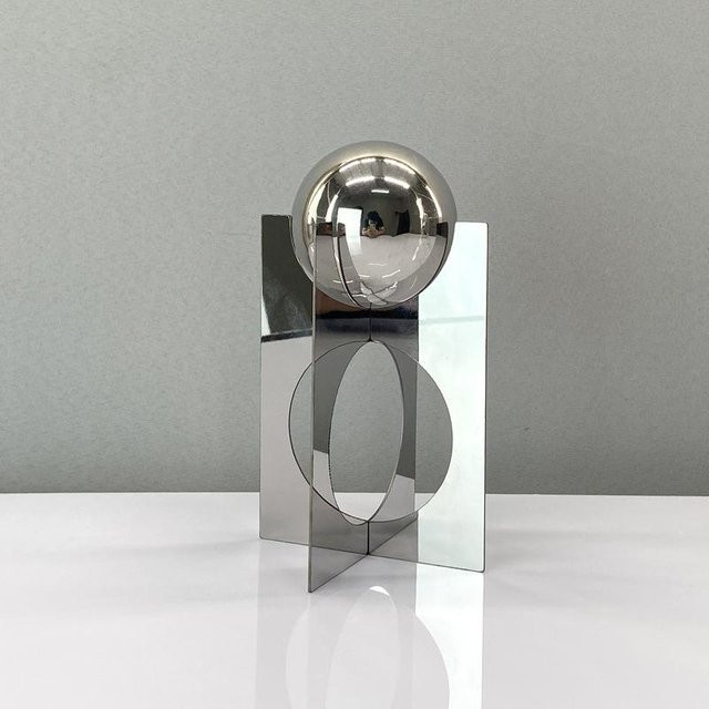 Moderne geometrische Metall-Dekoration mit Kugelornamenten für die Tischdekoration in Silber oder Gold - Bild 1