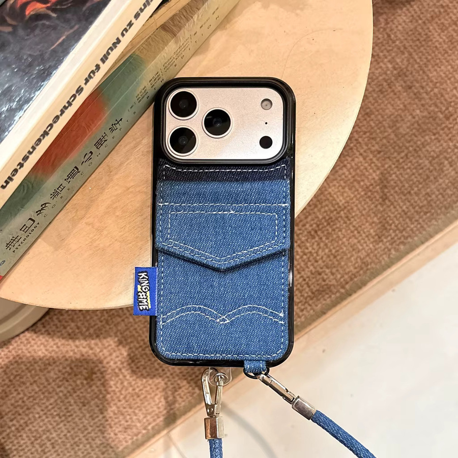 Stilvolle Retro-Kartenhülle aus blauem Denim-Stoff mit Umhängeband als stoßfeste Schutzhülle für iPhone 17, 16, 15 und 14 Pro Max - Bild 3