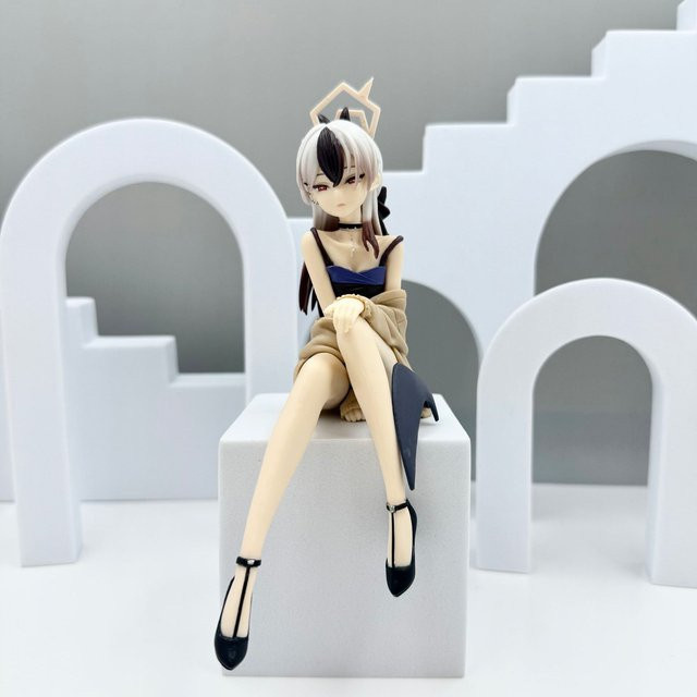 Bandai Yoshiko Kikata Anime-Modell Sitzende Version Actionfigur als Desktop-Ornament - Bild 1