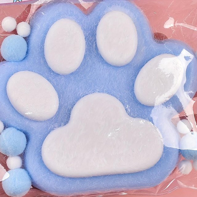 A Family Of Home Textiles Katzenpfoten-Squishy-Spielzeug, blau, mit Bommel - Bild 1
